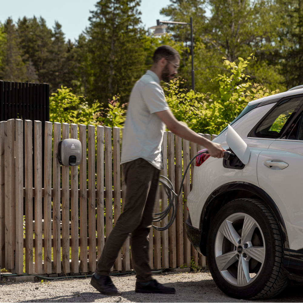 Charge Amps Luna 22 kW