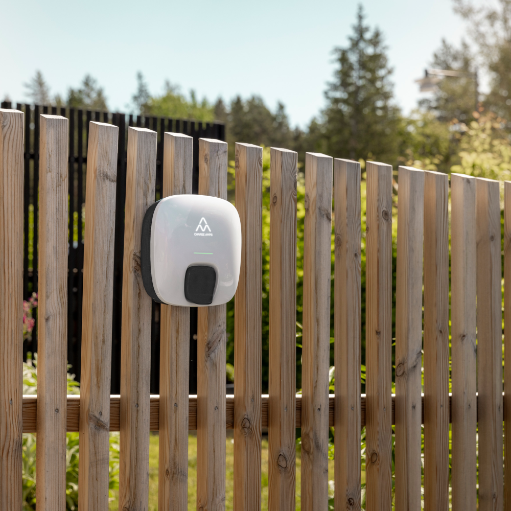 Charge Amps Luna Vorderseite - Perlenweiß